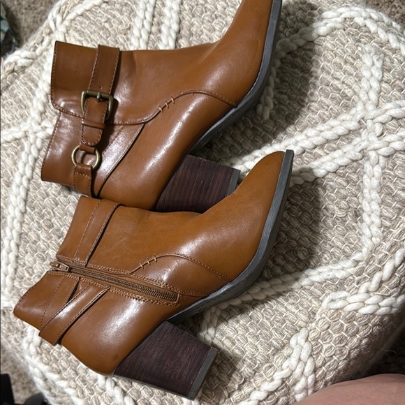 Bass Shoes - Bass Felicia Brown Ankle Boots size 10